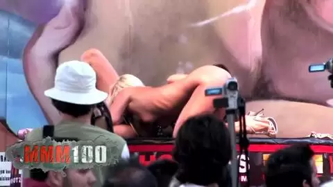 2 stars du X sur scène pour un live au festival érotique de Barcelone photo 09