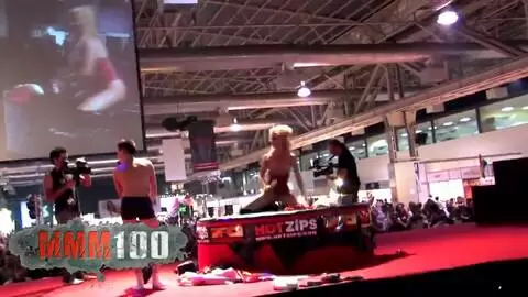 Sonia Baby se déshabille et fait pipi au Ficeb 2007 photo 14