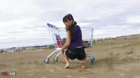 Strip de la jolie Gabrielle Néva photo 02