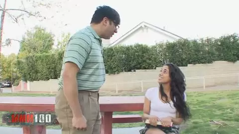 Etudiante sud-américaine baisée par son prof photo 01