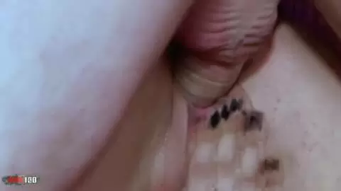 La captivante brune espagnole Gigi Love baisée et enculée sur le canapé photo 07