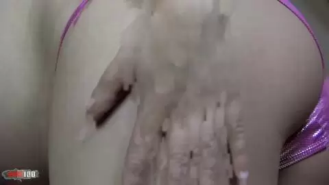 La jeune fille enceinte Gina Nil fait un strip-tease et joue avec un gode photo 04