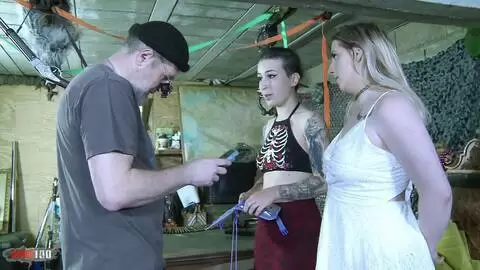 Plan à Trois façon Game Boy : Blonde, Brune, Gorge Profonde et Éjaculation Faciale. photo 01