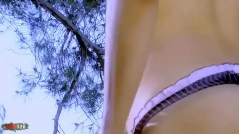 La jolie teen arabe Jasmine Arabia se déshabillant dans les bois  photo 09