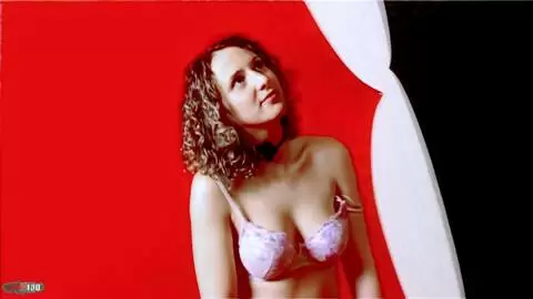 Session de photo  avec la jeune amatrice française Jemi Sommer en jean photo 04