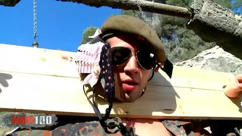 Deux salopes parfaites, Jenny Hard et Mademoiselle Justine se partage une bonne bite de militaire photo 04