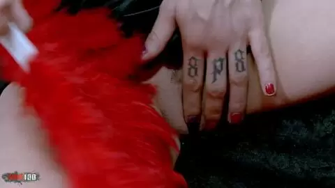 La pornstar jeune brune Jessica Blue se déshabillant  photo 04