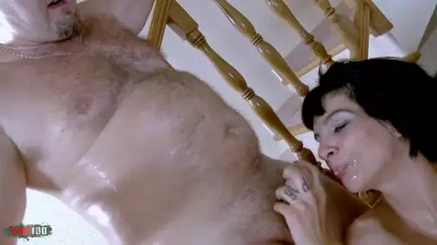 Baise sauvage et squirt intense pour le retour de la belle espagnole Jessica Blue photo 16