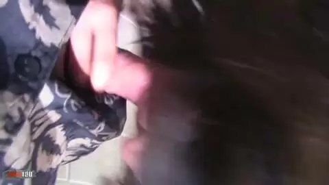 Jessica Sole suce une bite assise sur les toilettes photo 13