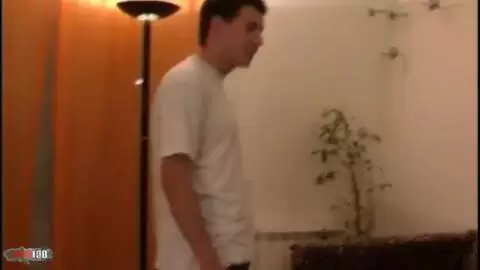 Trois mecs se defoncent sur une petite blonde photo 06