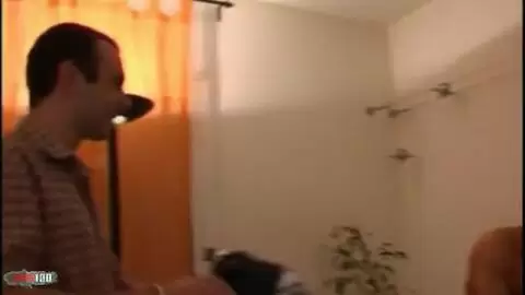 Trois mecs se defoncent sur une petite blonde photo 09