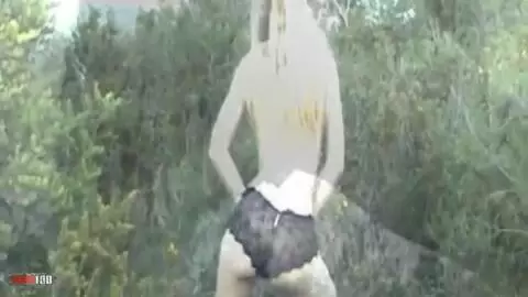 La magnifique petite blonde Jessica faisant un striptease  photo 09