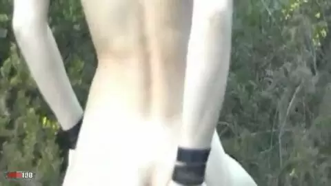 La magnifique petite blonde Jessica faisant un striptease  photo 15