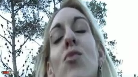 La magnifique petite blonde Jessica faisant un striptease  photo 16