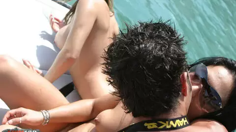 La pornstar Jorge se déshabillant  photo 1