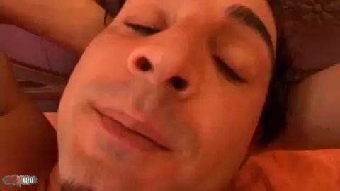 Ravissante star du porno chaudasse se dénude intégralement  photo 16