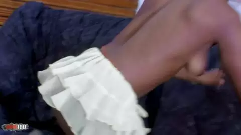 La belle noire Juliana Val pose sur le sofá  photo 04