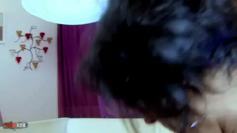 Une cochonne se fait prendre en double avec un gode enorme photo 16