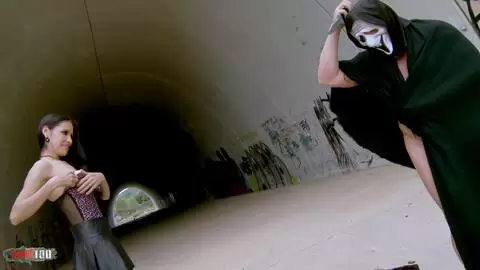 MILF colombienne maigre baisée dans un tunnel photo 01