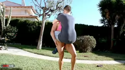 Démonstration de la force par Karyn le milf amazon photo 13