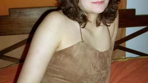 La superbe petite brune Kate se dévoile  photo 3