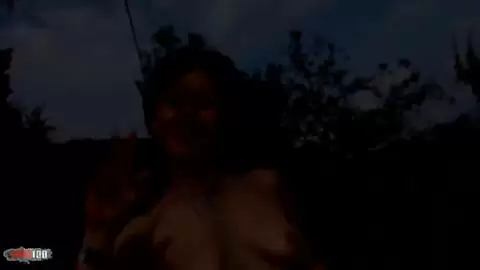 La très excitante brune Katia se déshabillant  photo 16