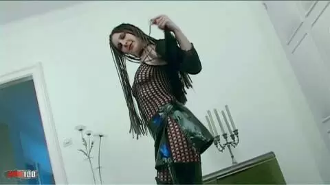 Session photo avec la superbe française Katia en cuisarde et tenue en résille photo 01