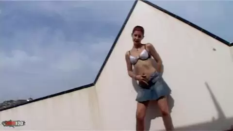 La belle Katia faisant un striptease sur la terasse  photo 06