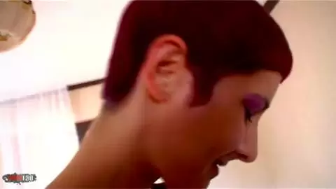 Beurette chaudasse se découvre femme fontaine photo 01