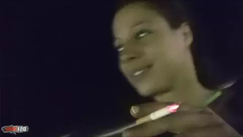 Jeune beurette au cul parfait se fait baiser pour du fric photo 01