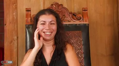 La belle arabe Kelly Toma faisant un striptease  photo 08