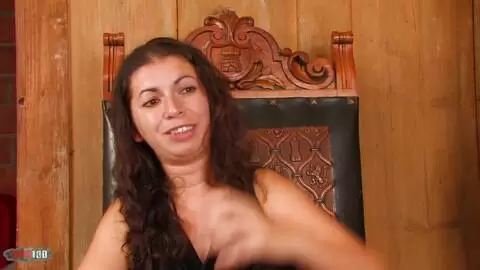 La belle arabe Kelly Toma faisant un striptease  photo 13