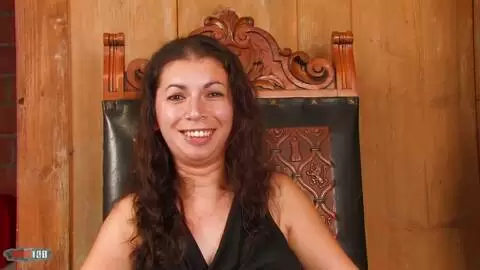 La belle arabe Kelly Toma faisant un striptease  photo 14