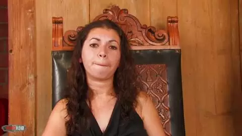 La belle arabe Kelly Toma faisant un striptease  photo 15