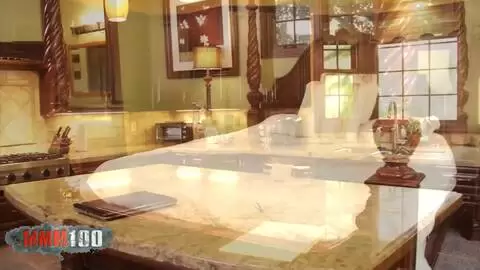 La chatte trempée d'une milf latine à gros seins photo 04