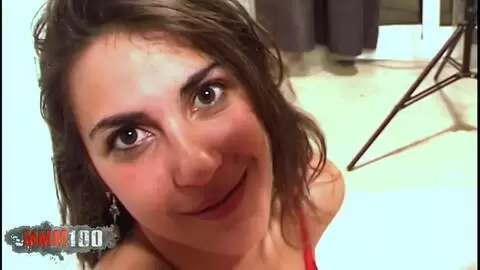 Kim est une belle brune avec un sourire et un regard qui vous invite au vice! Elle adore se faire démonter le cul!  photo 16