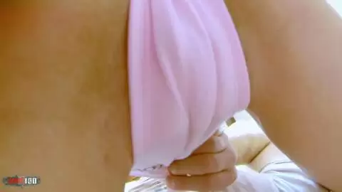 Kimber Delice, brunette française, essaye sa lingerie puis suce et baise Terry photo 4