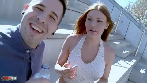 Bimbo russe à Gros seins Kitana Lure enculée à l'hôtel photo 01