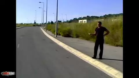 Kristina et Antonio baise dans un cabriolet photo 03