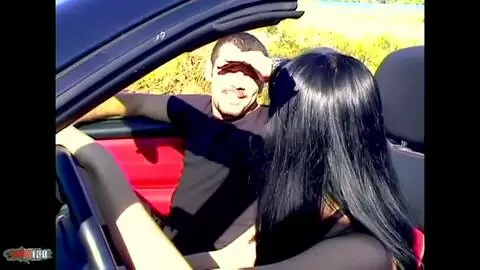 Kristina et Antonio baise dans un cabriolet photo 06