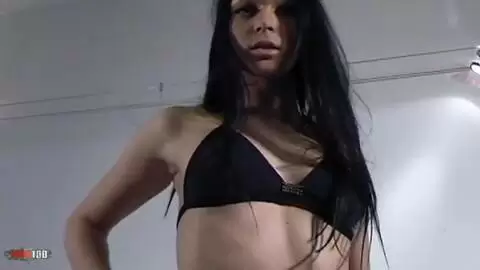 La jeune Christina Bella baise avec Antonio Ross photo 01