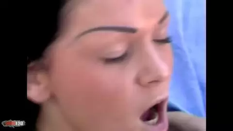 Première scène de Kristina Bella, encore teen mais déjà bien salope photo 13