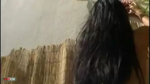 Krisitna pose photos en extérieur sur la terasse photo 05