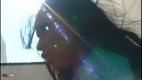 Krisitna pose photos en extérieur sur la terasse photo 12