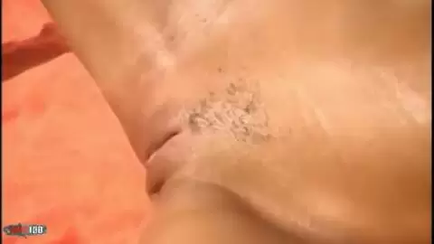 Krsitina pose photos sur la terasse en extérieur photo 12