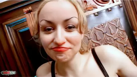 La très excitante petite brune à gros nichons Krystal pose  photo 04