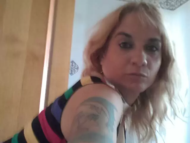 Photos perso en selfie de la blonde Lady Athena  photo 8