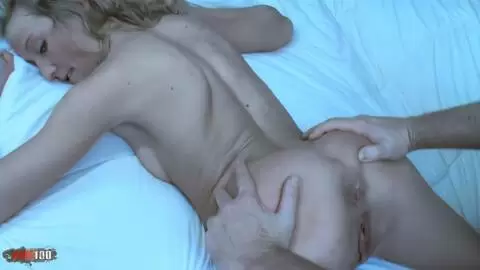 Première sodomie de la blonde belge Lady Margaux avec Terry Kemaco lors d'une séance intense en chambre à coucher - Remasterisé photo 09