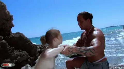 Entraînement sportif TRÈS sexuel pour cette jolie petite rouquine photo 02