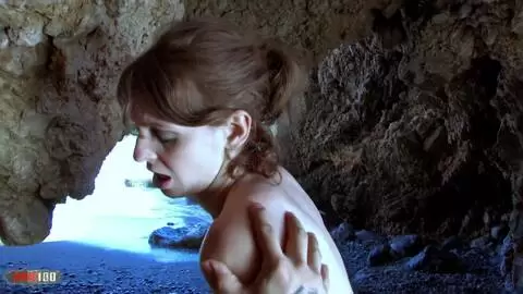 Entraînement sportif TRÈS sexuel pour cette jolie petite rouquine photo 11